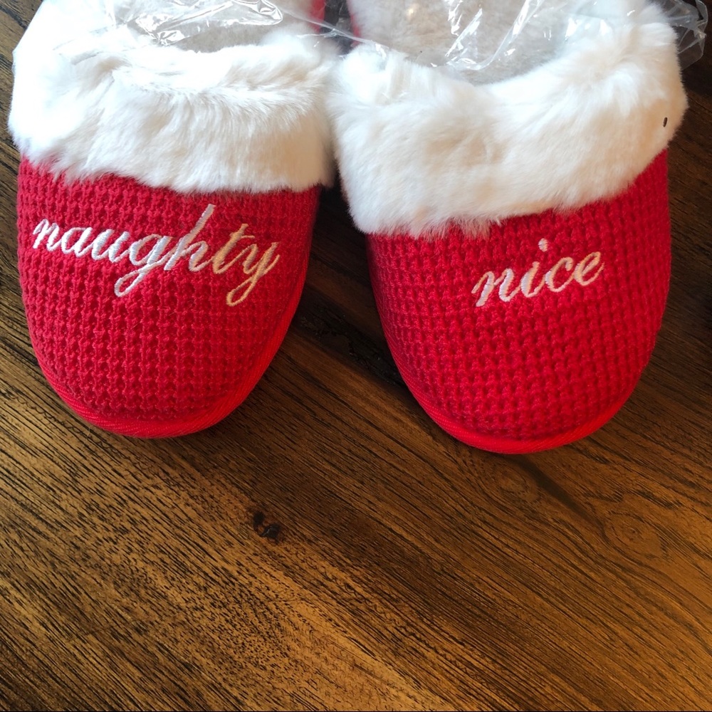 Victoria’s Secret Slippers - Size M - Picture 2 of 5